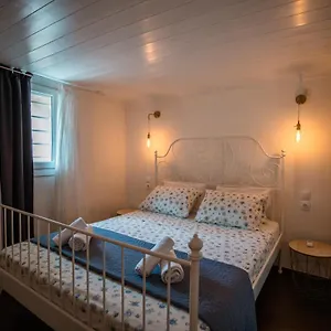 Athina's Little Apartment